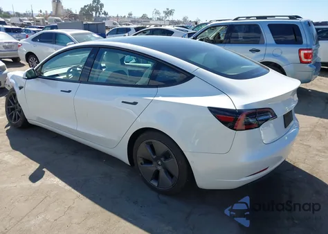 2021 Tesla Model 3 Standard Range Plus Rear-Wheel Drive z USA, uszkodzony, nr VIN 5YJ3E1EA6MF069661